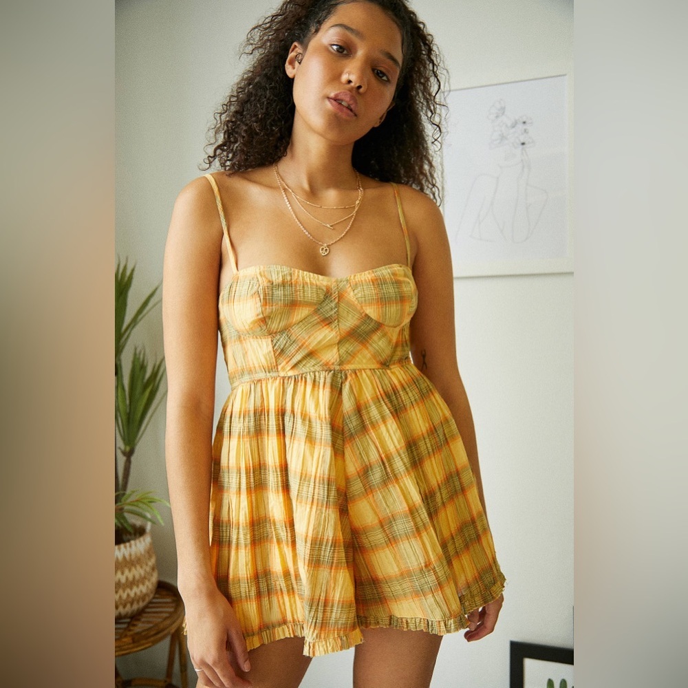 Urban Outfitters Lorelei Crinkle Playsuit Plaid Romper Size Small